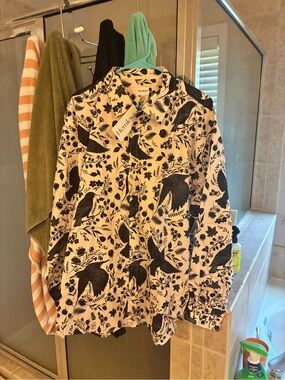 Hemlöya Cream Button-Up Shirt with Black Botanical Print